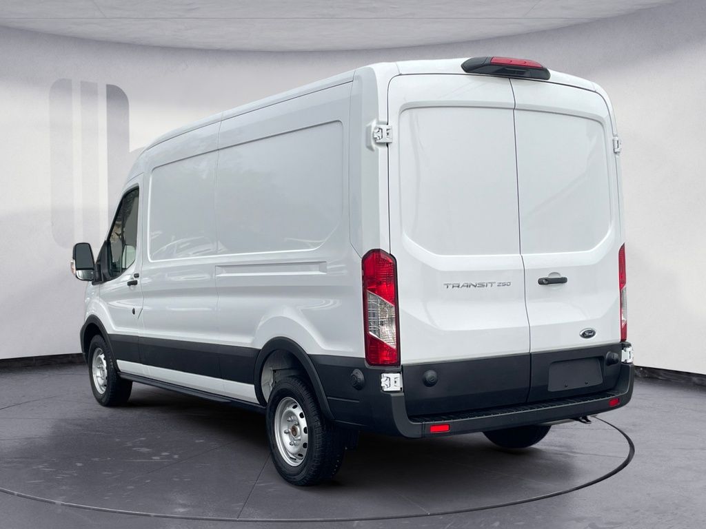 Ford Transit Cargo Van BASE 2024