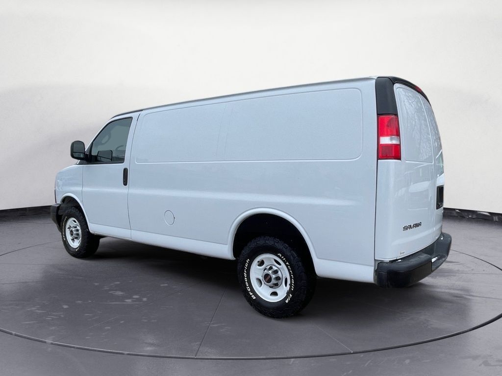 GMC Savana Cargo Van BASE 2024