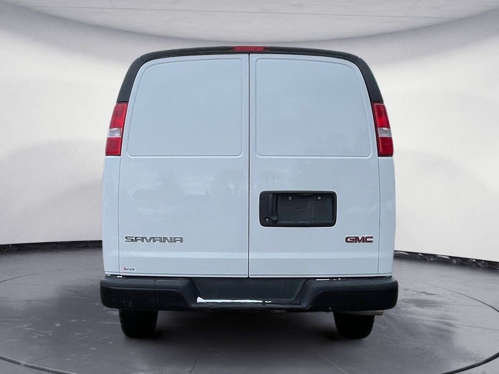 GMC Savana Cargo Van BASE 2024