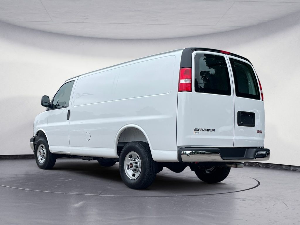 GMC Savana Cargo Van BASE 2025