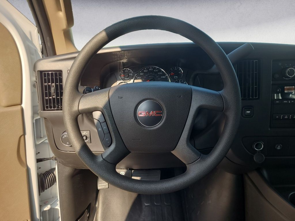 GMC Savana Cargo Van BASE 2025