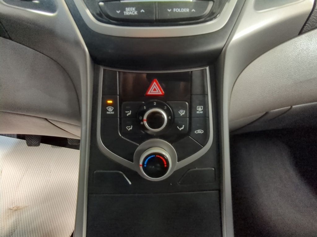Hyundai Elantra L 2016
