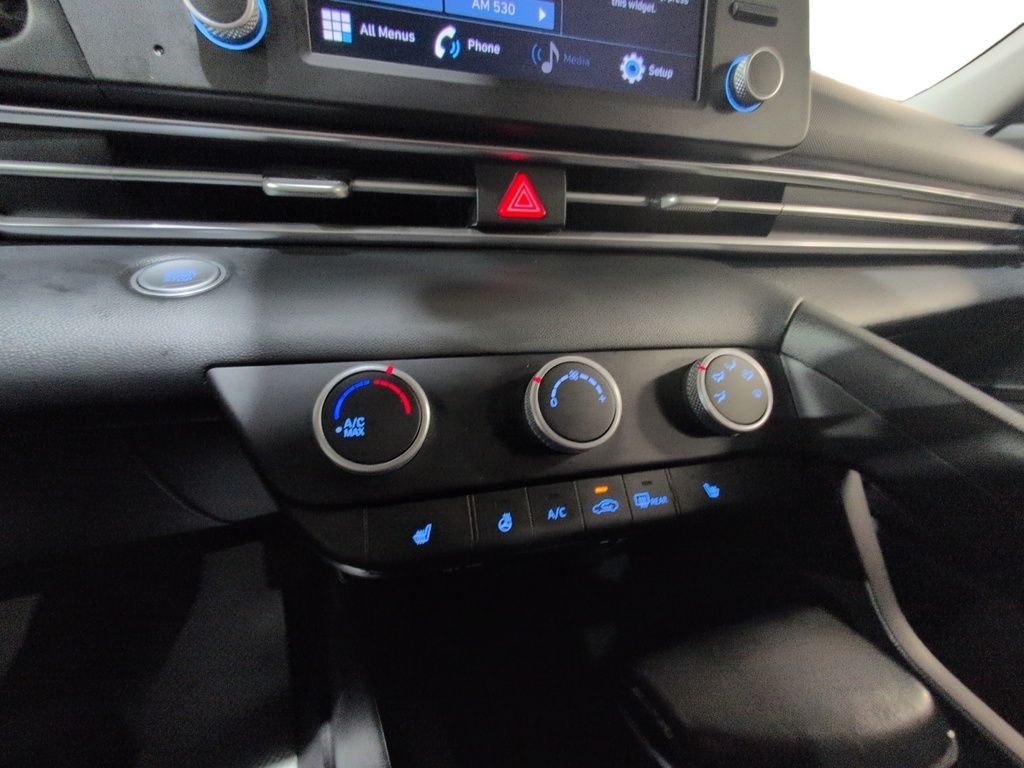 2022 Hyundai Elantra BASE