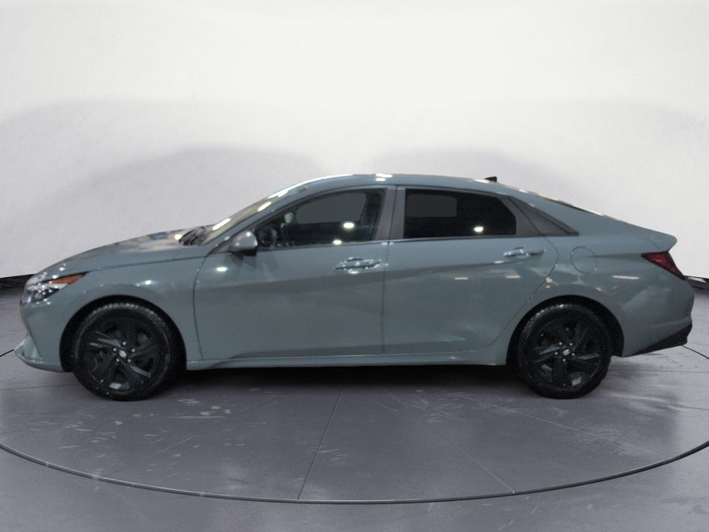 2022 Hyundai Elantra BASE