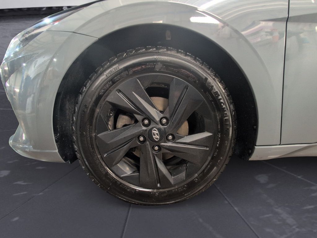 2022 Hyundai Elantra BASE