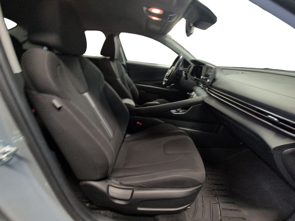 2022 Hyundai Elantra BASE