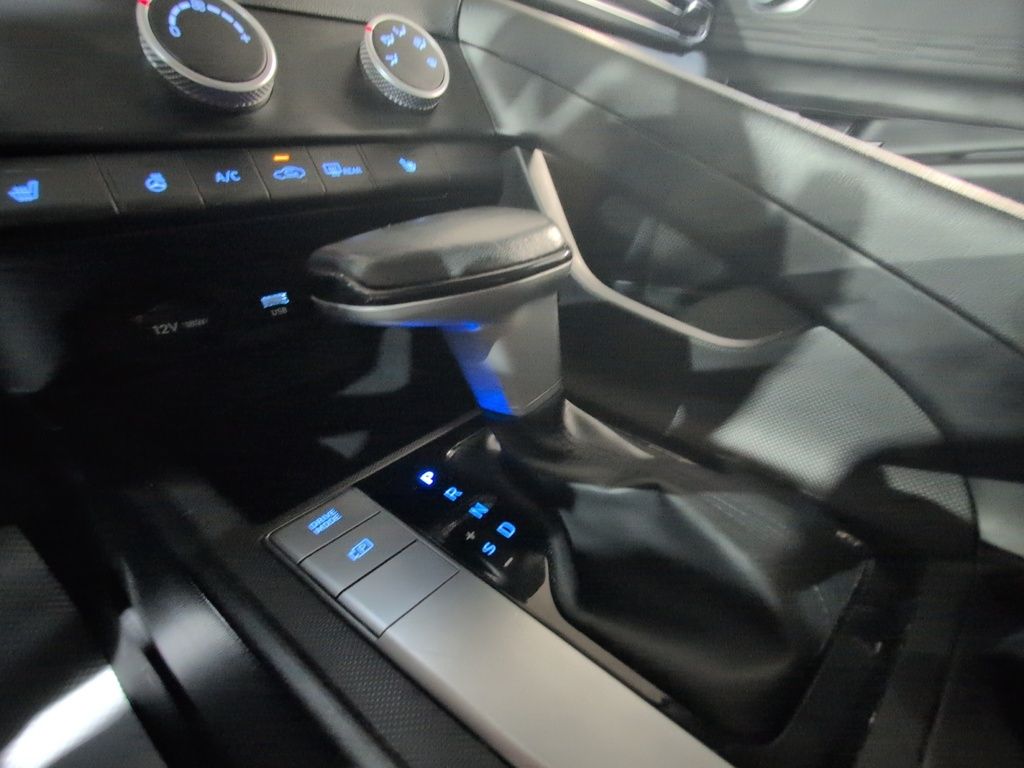 2022 Hyundai Elantra BASE