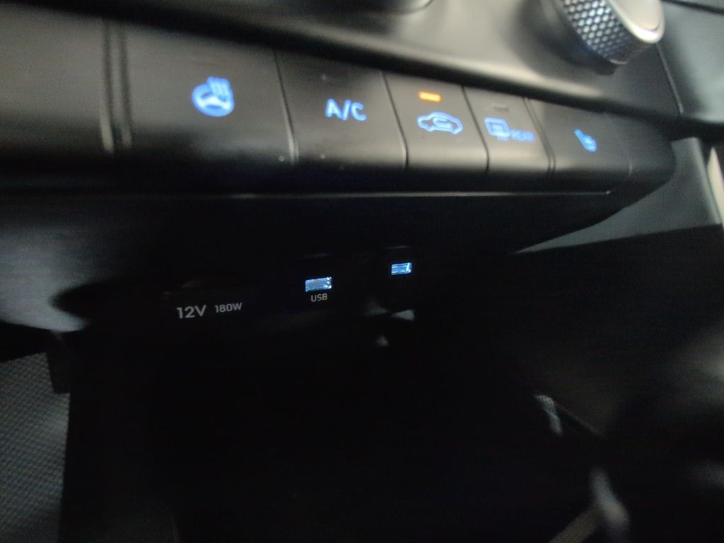 2022 Hyundai Elantra BASE