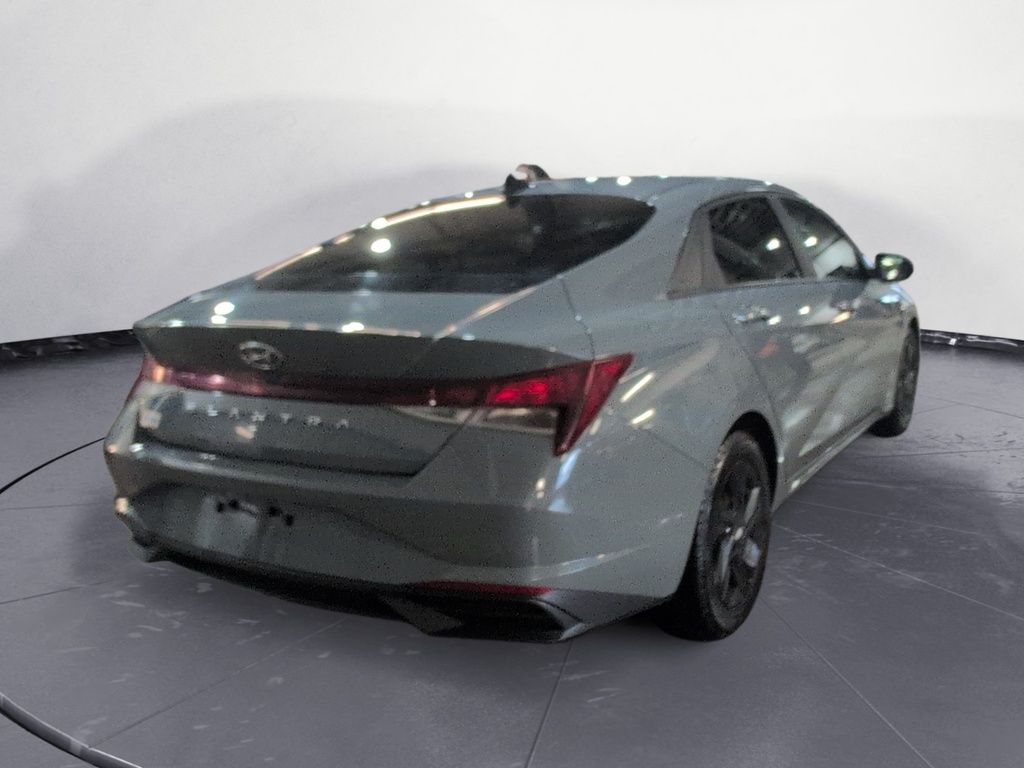 2022 Hyundai Elantra BASE