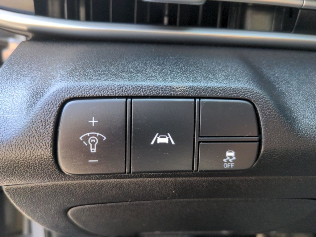 Hyundai Elantra Preferred - Fresh Trade 2023