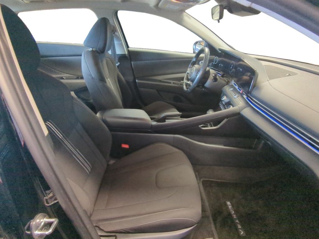 2023 Hyundai Elantra PREFERRED- LOW KM