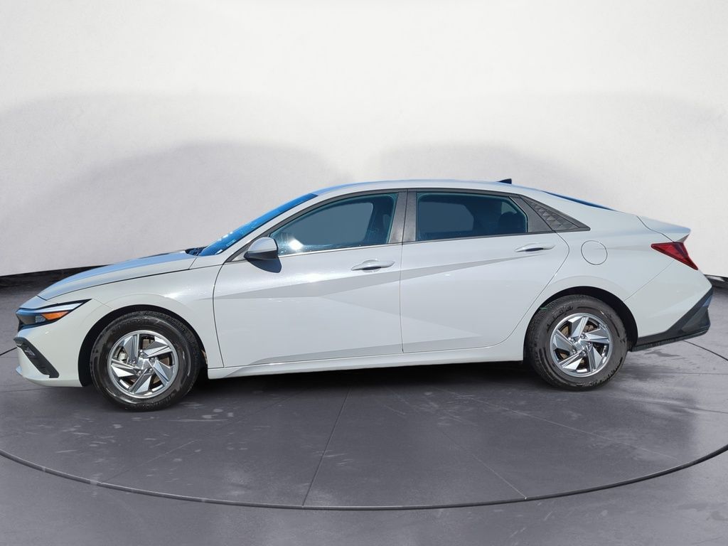 Hyundai Elantra ESSENTIAL 2024