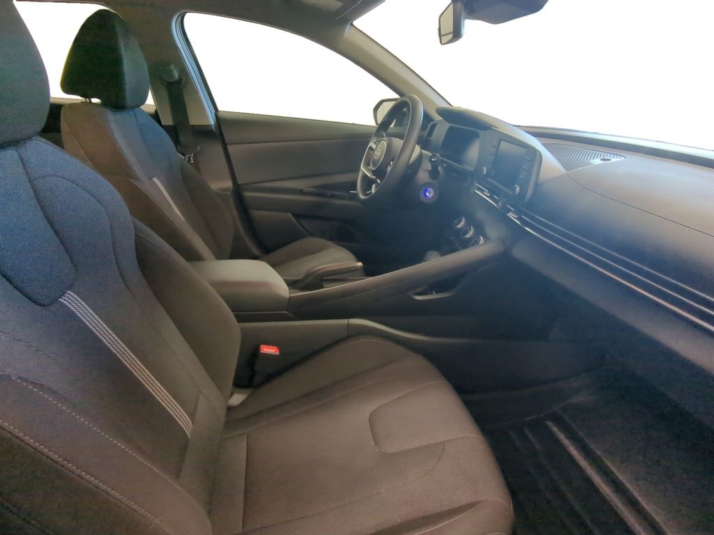 Hyundai Elantra ESSENTIAL 2024