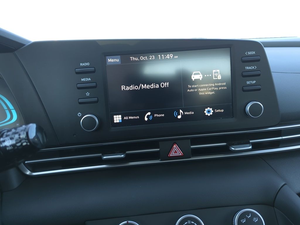 Hyundai Elantra ESSENTIAL 2024