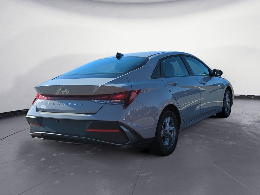 Hyundai Elantra ESSENTIAL 2024