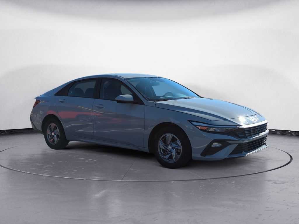 Hyundai Elantra ESSENTIAL 2024
