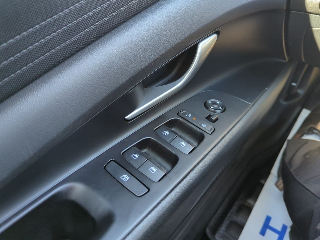 Hyundai Elantra ESSENTIAL 2024