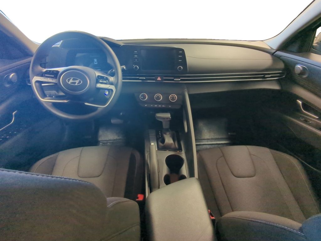 Hyundai Elantra ESSENTIAL 2024