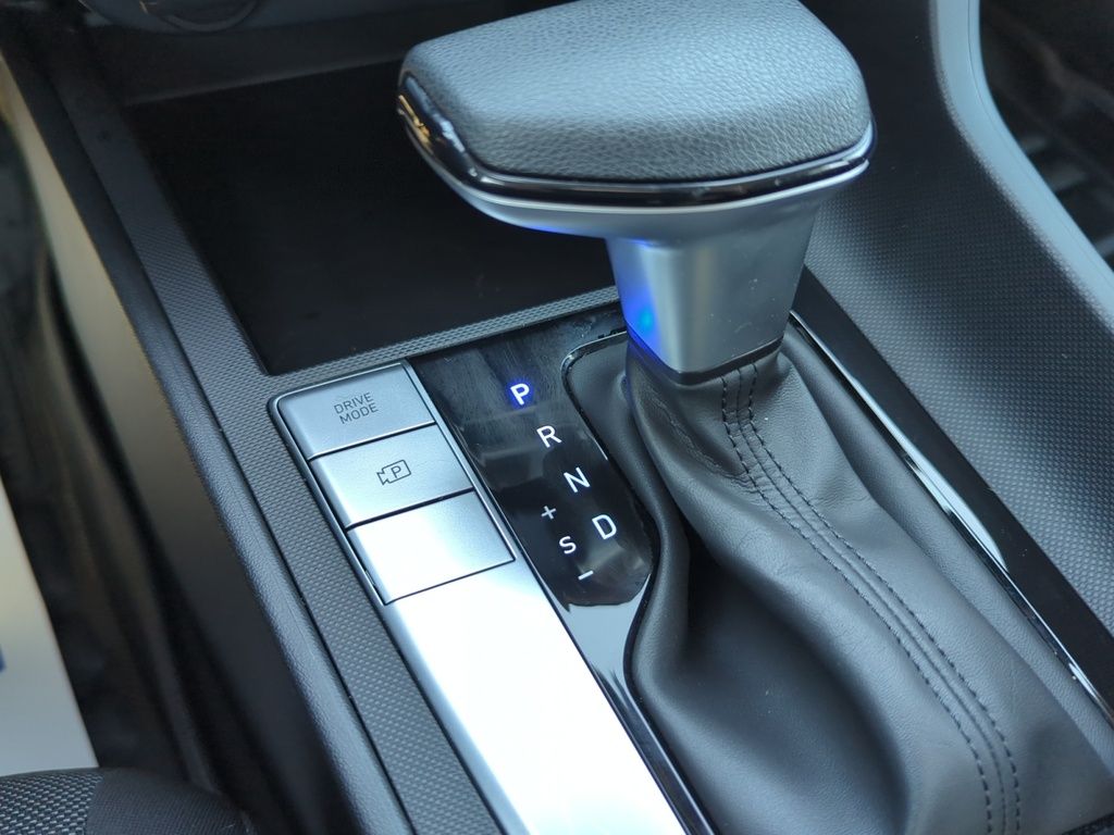 Hyundai Elantra ESSENTIAL 2024