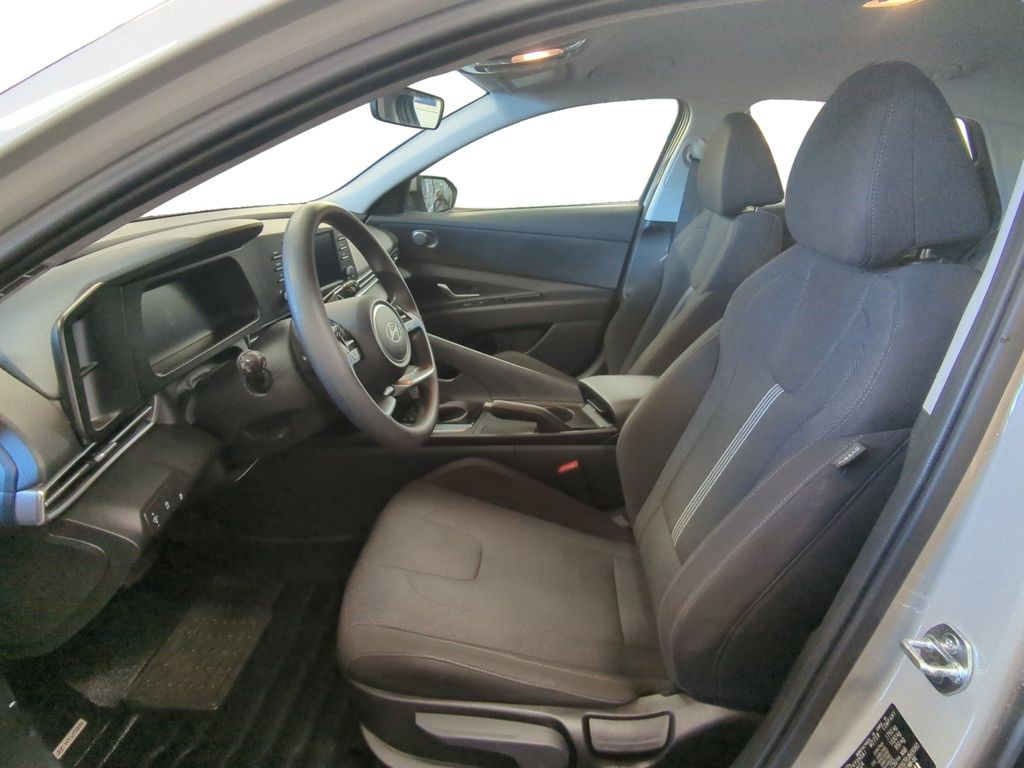 Hyundai Elantra ESSENTIAL 2024