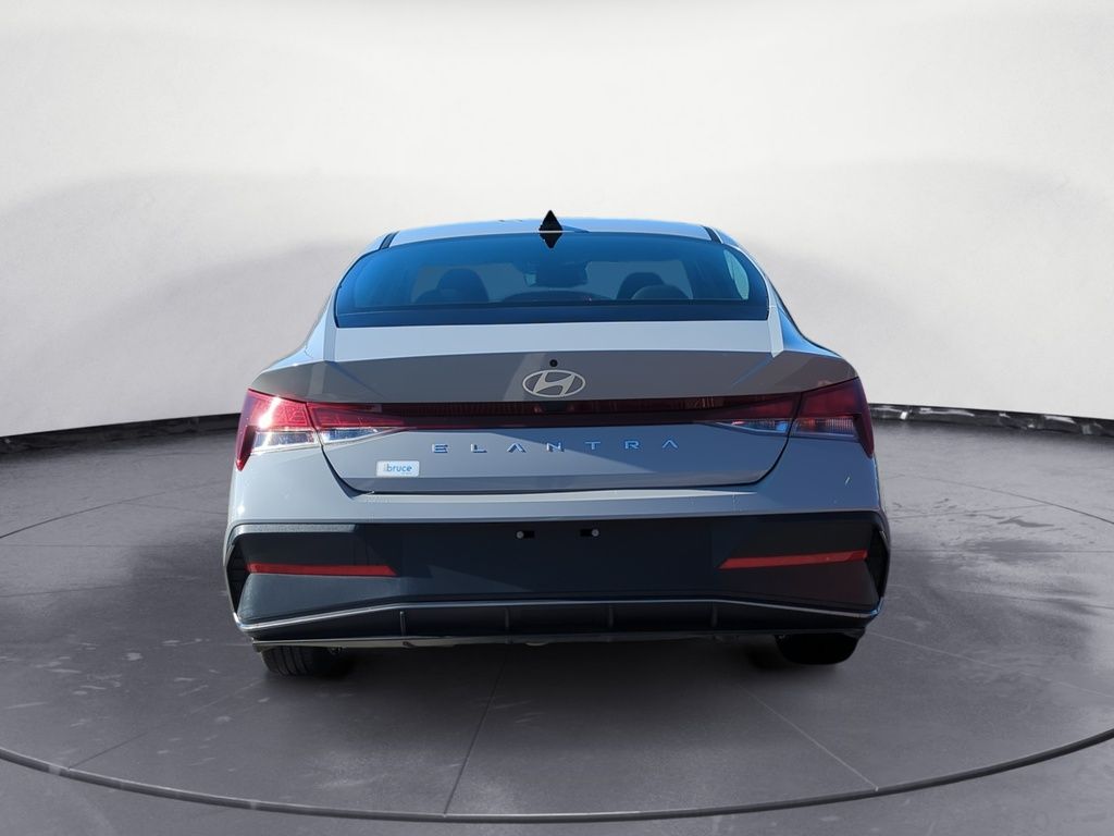 Hyundai Elantra ESSENTIAL 2024