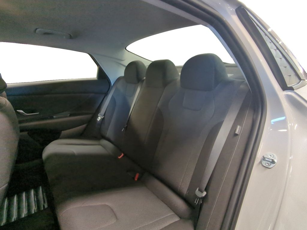 Hyundai Elantra ESSENTIAL 2024