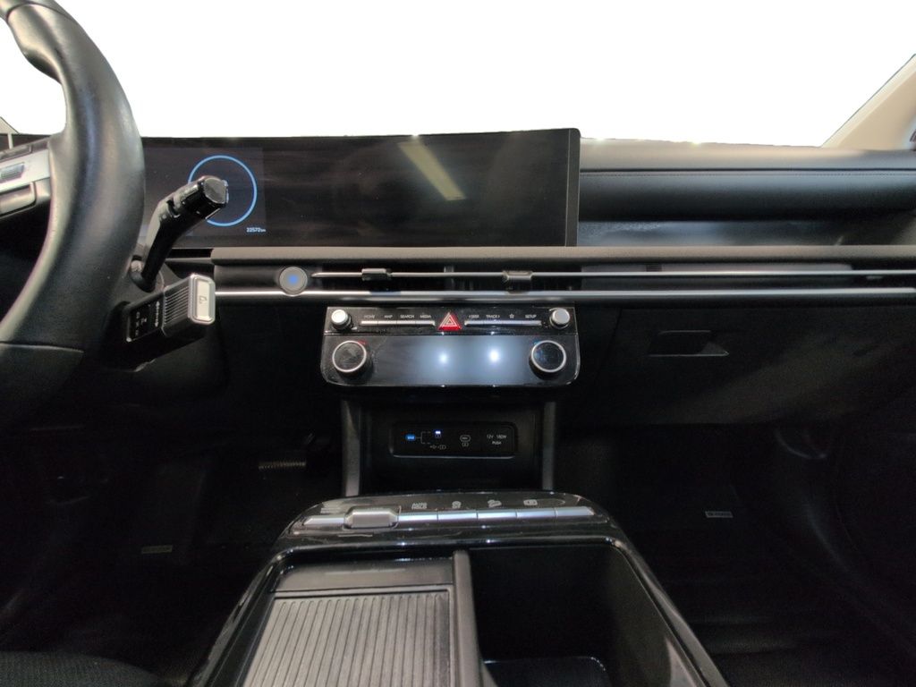 2025 Hyundai Tucson PREFERRED- HEATED SEATS!