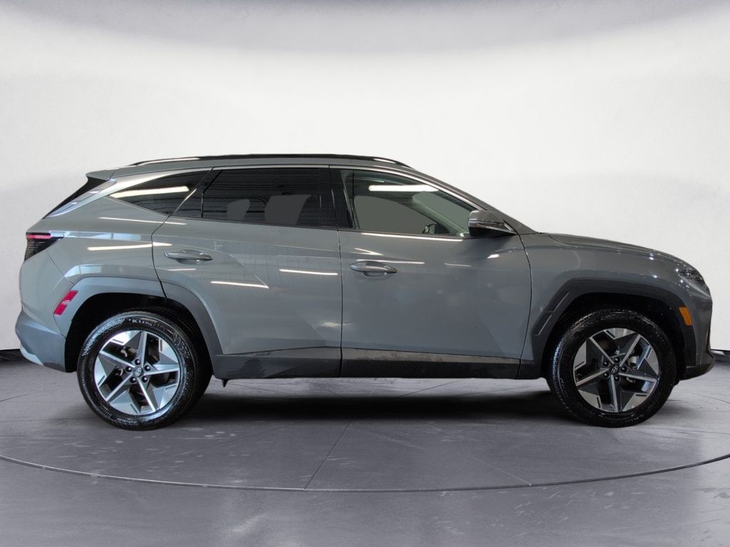 2025 Hyundai Tucson PREFERRED- HEATED SEATS!
