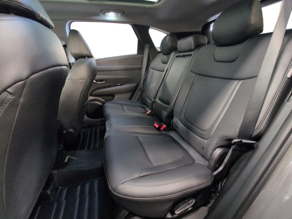 2025 Hyundai Tucson PREFERRED- HEATED SEATS!