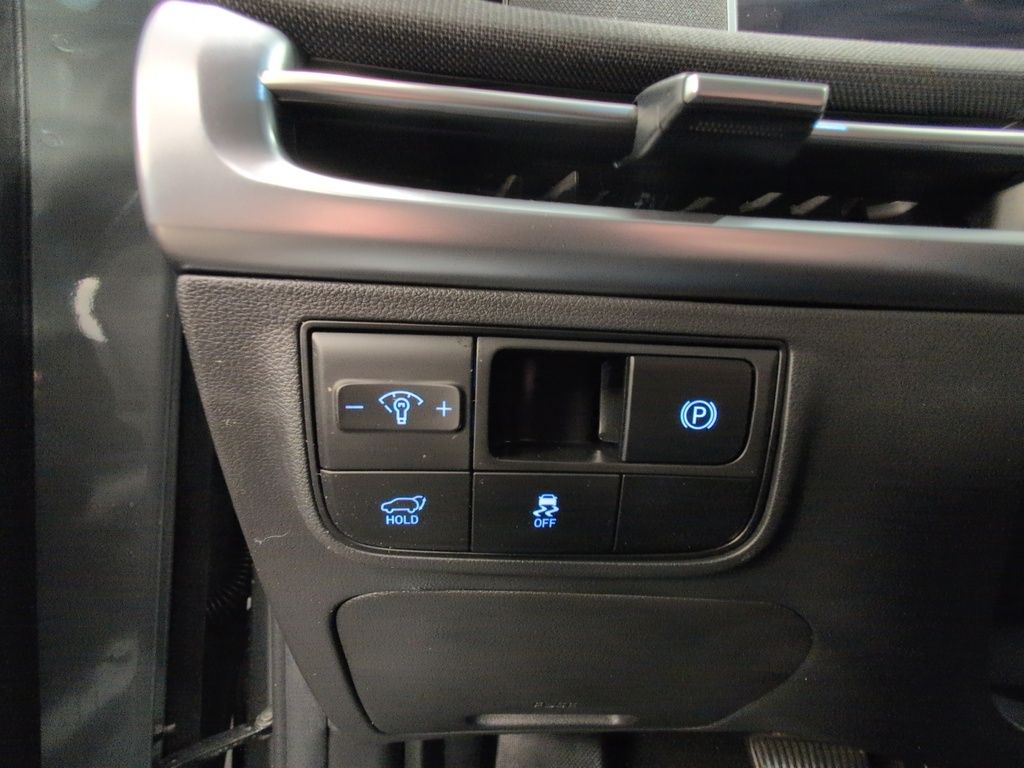 2025 Hyundai Tucson PREFERRED- HEATED SEATS!