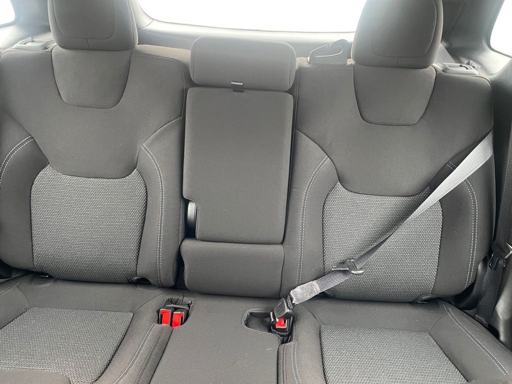 2022 Jeep Cherokee SPORT