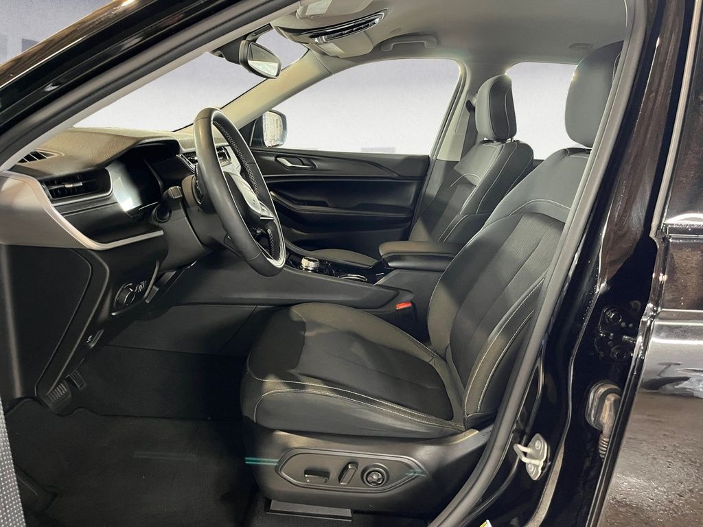 Jeep Grand Cherokee LAREDO 2023