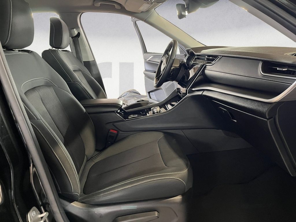 Jeep Grand Cherokee LAREDO 2023