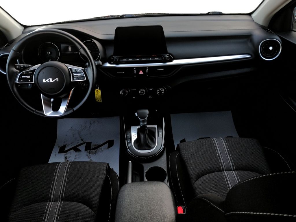 2023 Kia Forte5 EX