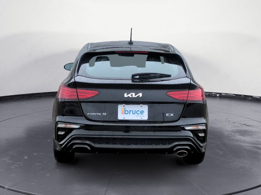 Kia Forte5 EX 2024