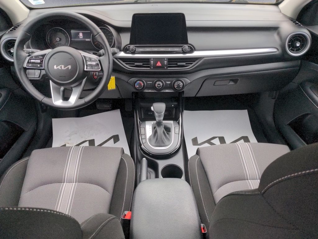 Kia Forte5 EX 2024