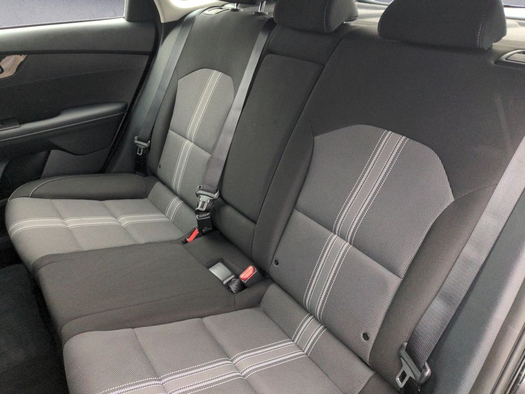 Kia Forte5 EX 2024
