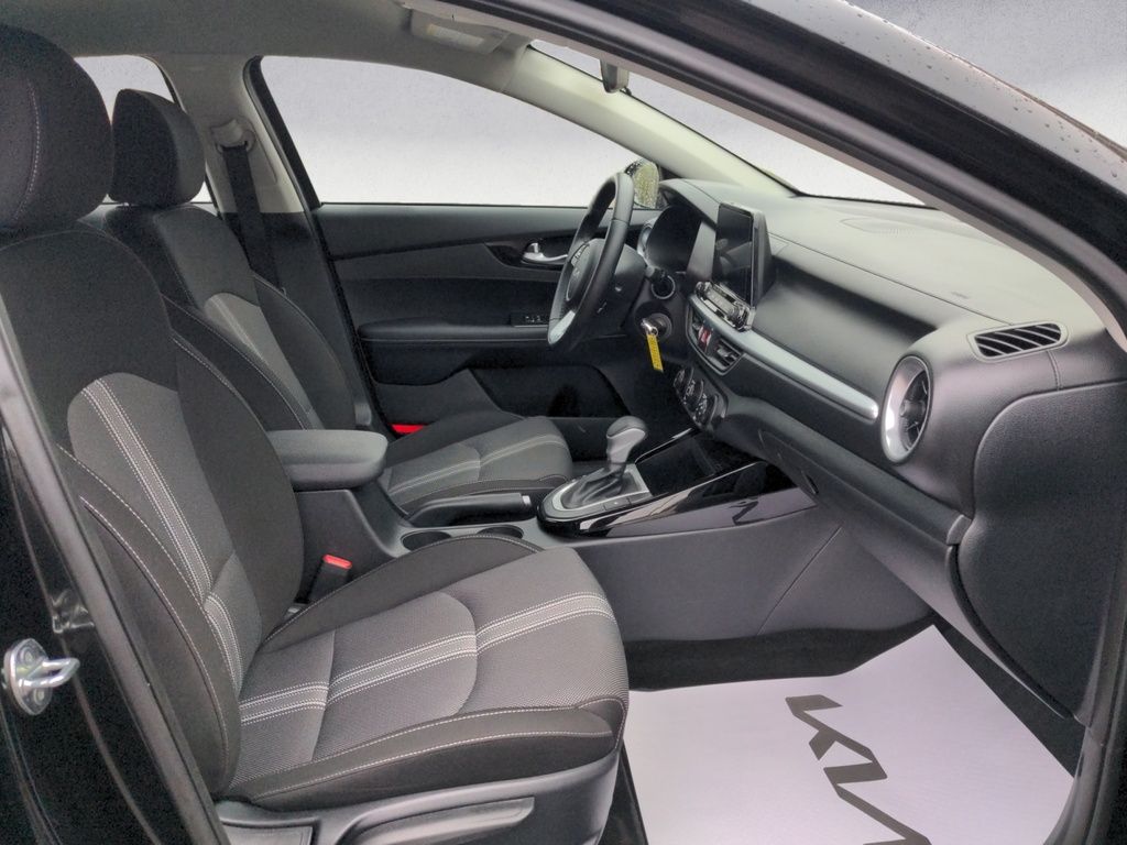 Kia Forte5 EX 2024