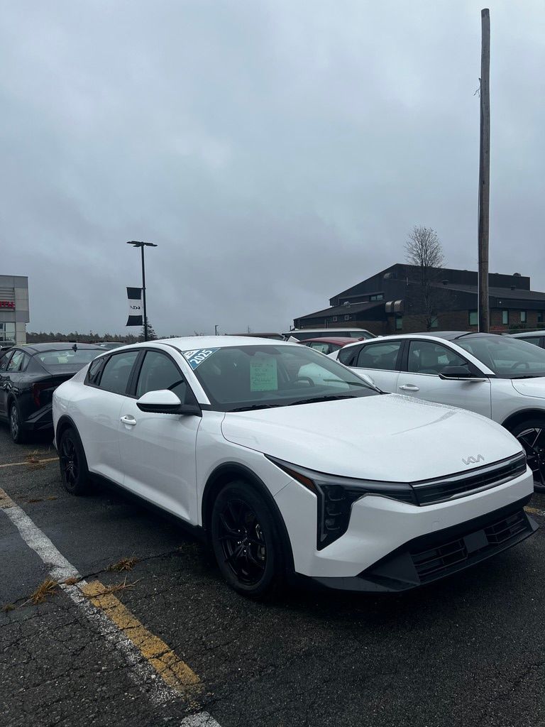 2025 Kia K4 LX