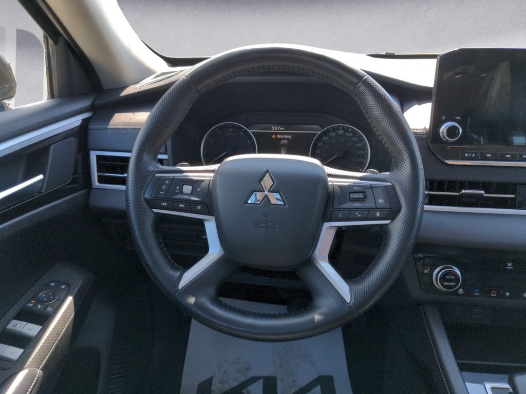 2023 Mitsubishi Outlander SE