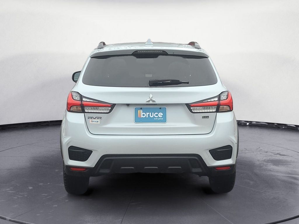 2023 Mitsubishi RVR SE