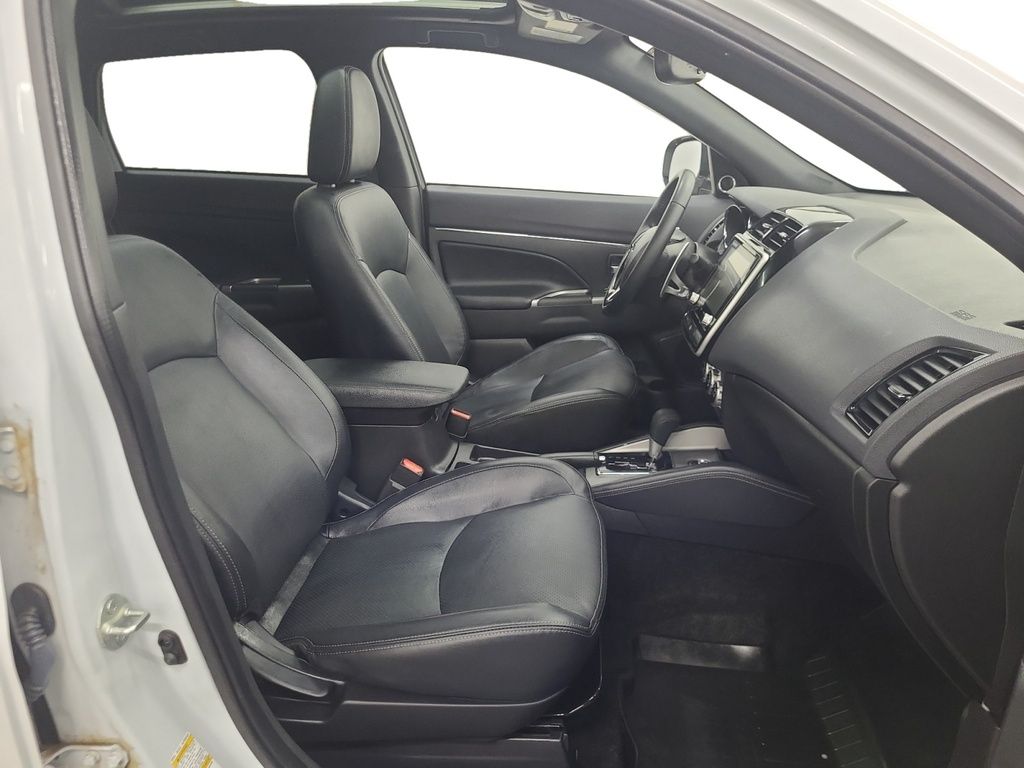 2023 Mitsubishi RVR SE