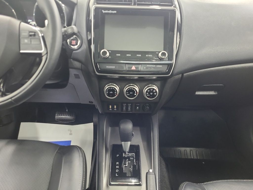 2023 Mitsubishi RVR SE