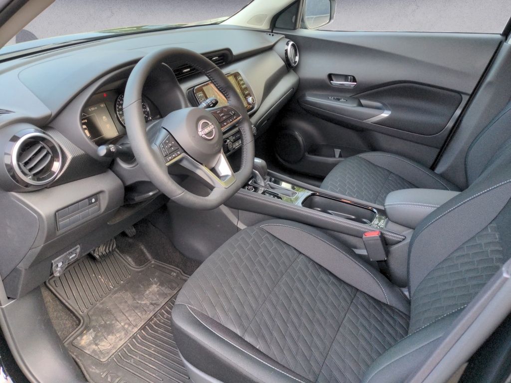 2025 Nissan Kicks Play SV! Demo Special!