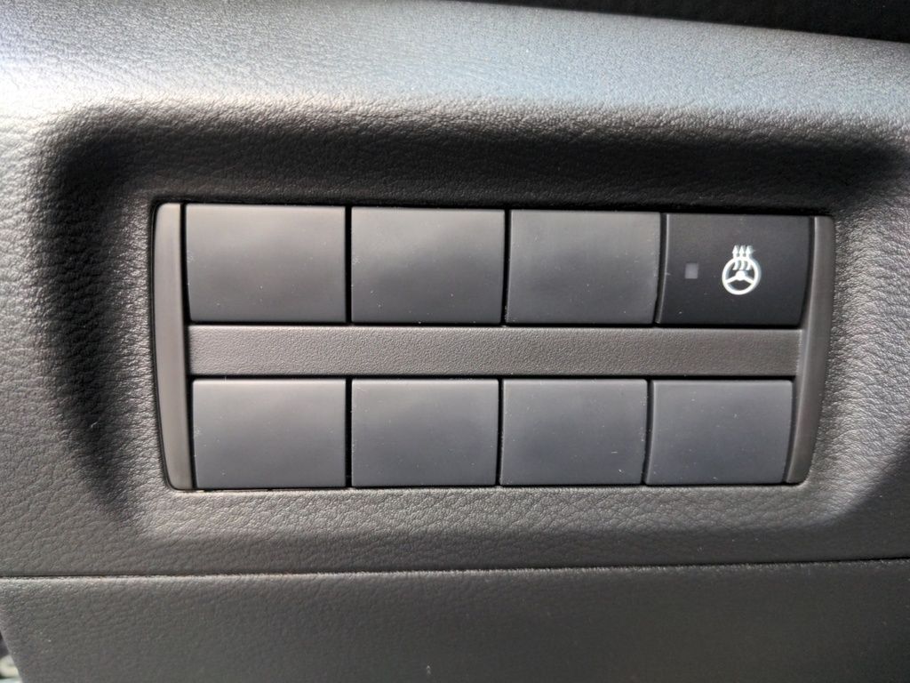 2025 Nissan Kicks Play SV! Demo Special!