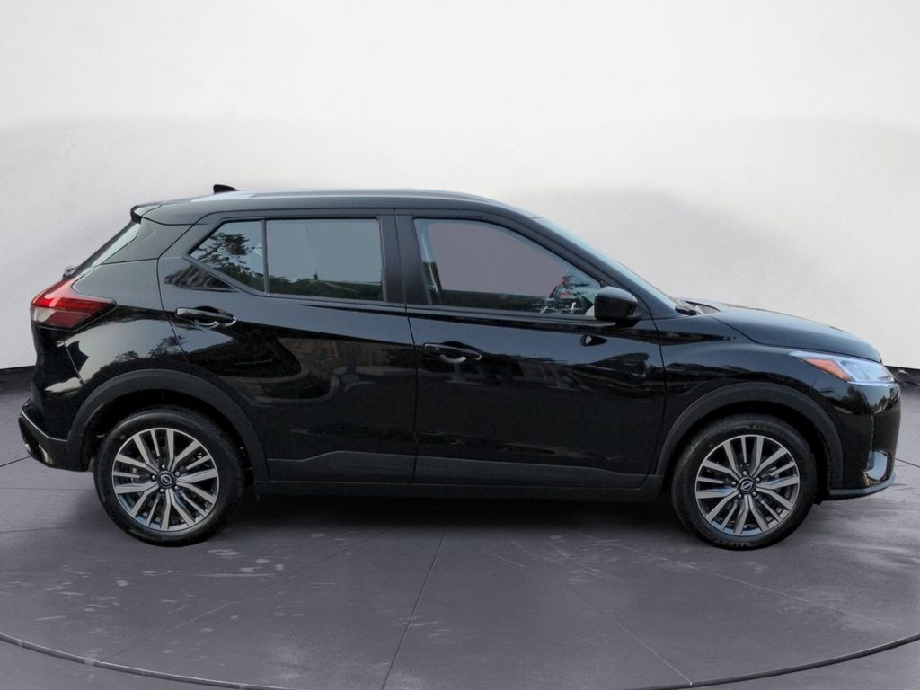 2025 Nissan Kicks Play SV! Demo Special!