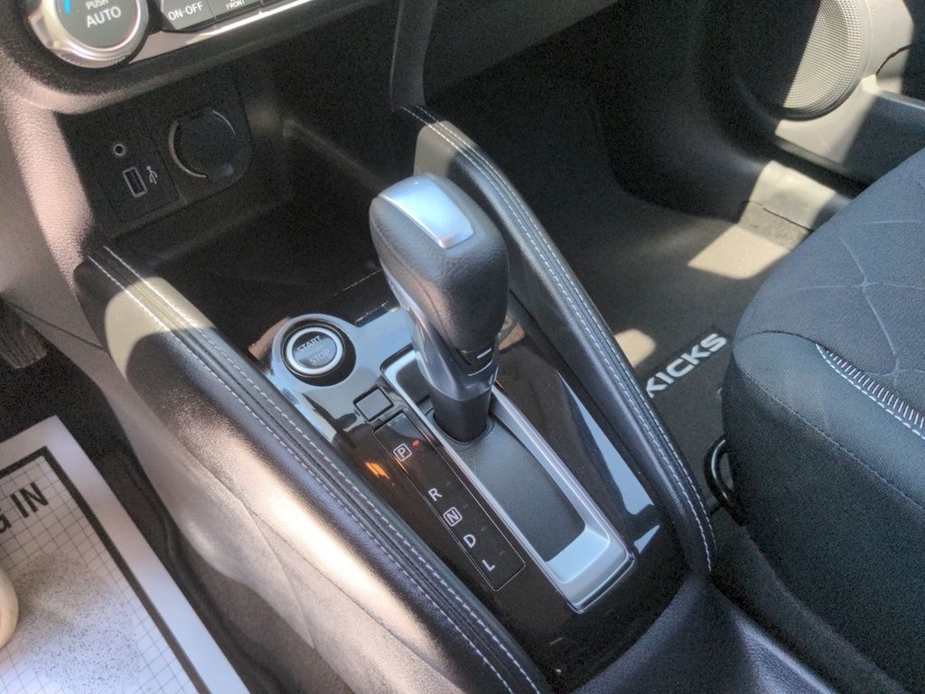 Nissan Kicks SV LOW KMS 2020
