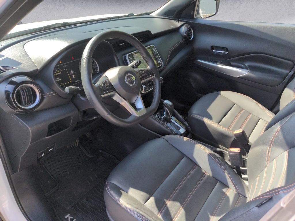 2020 Nissan Kicks SR LOW KMS!