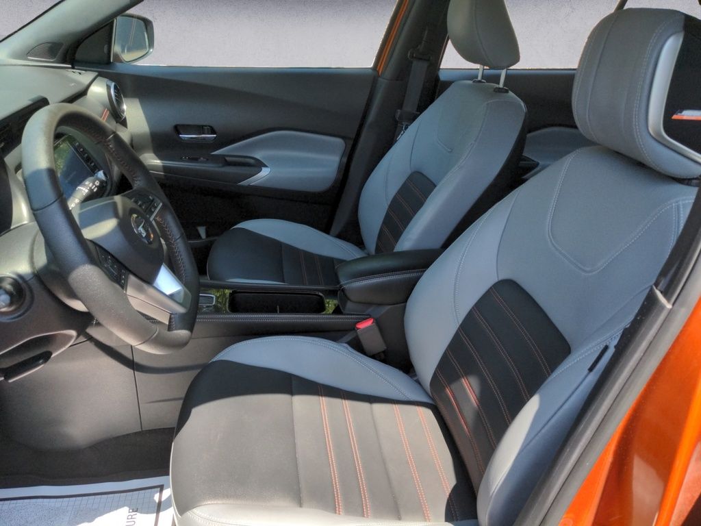 2021 Nissan Kicks SR LOW KMS!