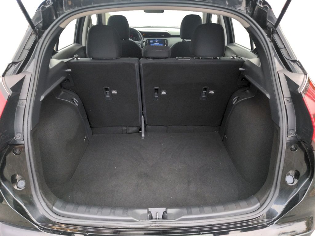 Nissan Kicks SV LOW KMS! 2021